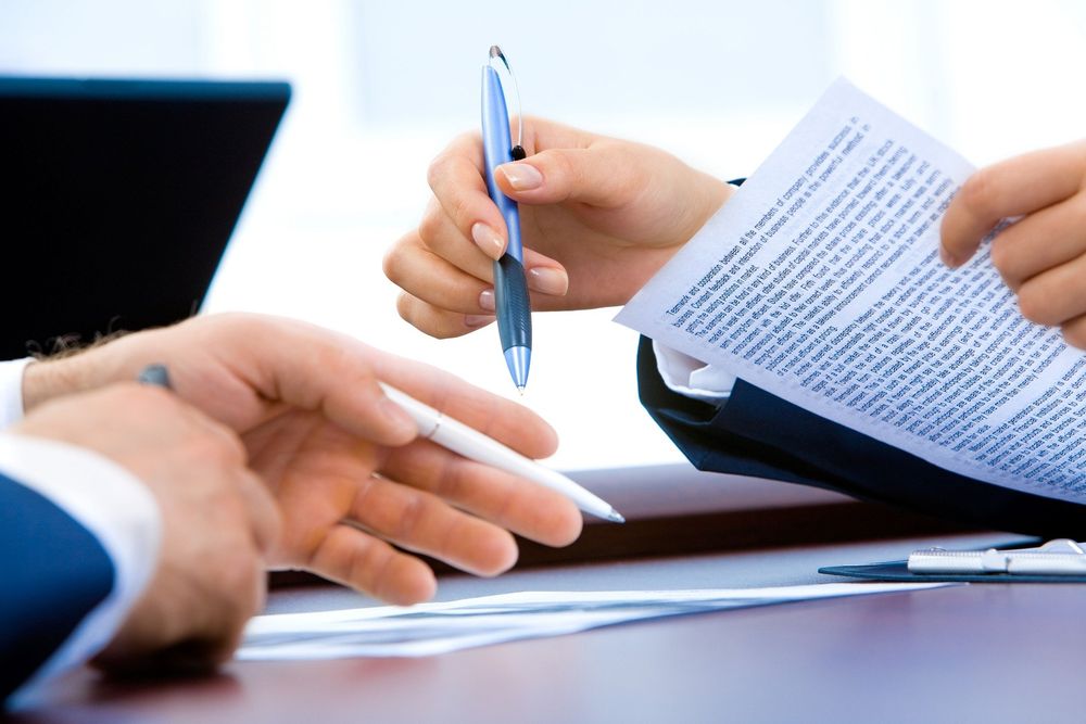 Material visual sobre contratação de serviços jurídicos e contábeis